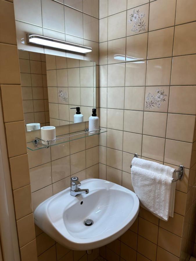Au Wachtfels Bed & Breakfast Obersteinbach Bagian luar foto